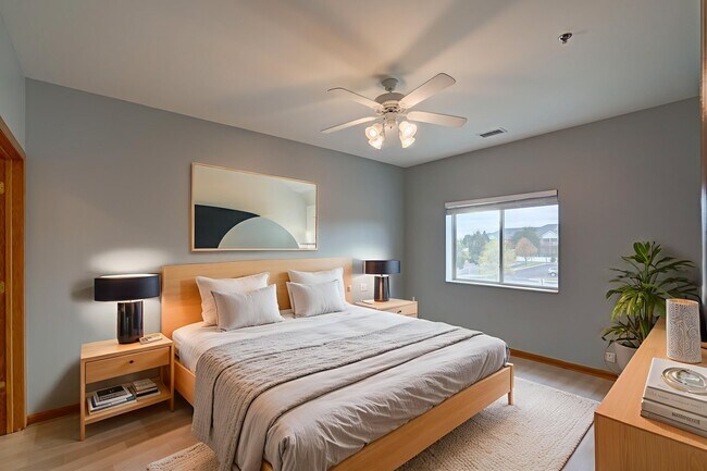 Building Photo - 301 Harbour Town Dr