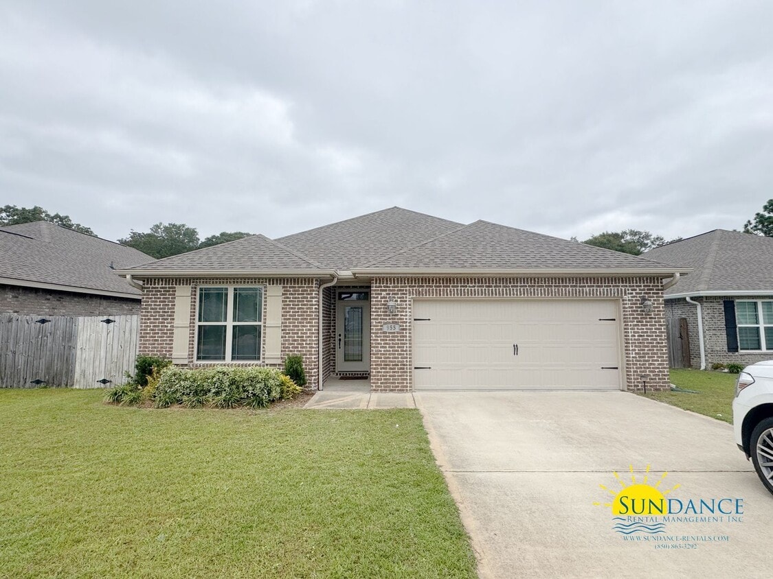 Foto principal - Lovely 3 Bedroom Home in Fort Walton Beach!