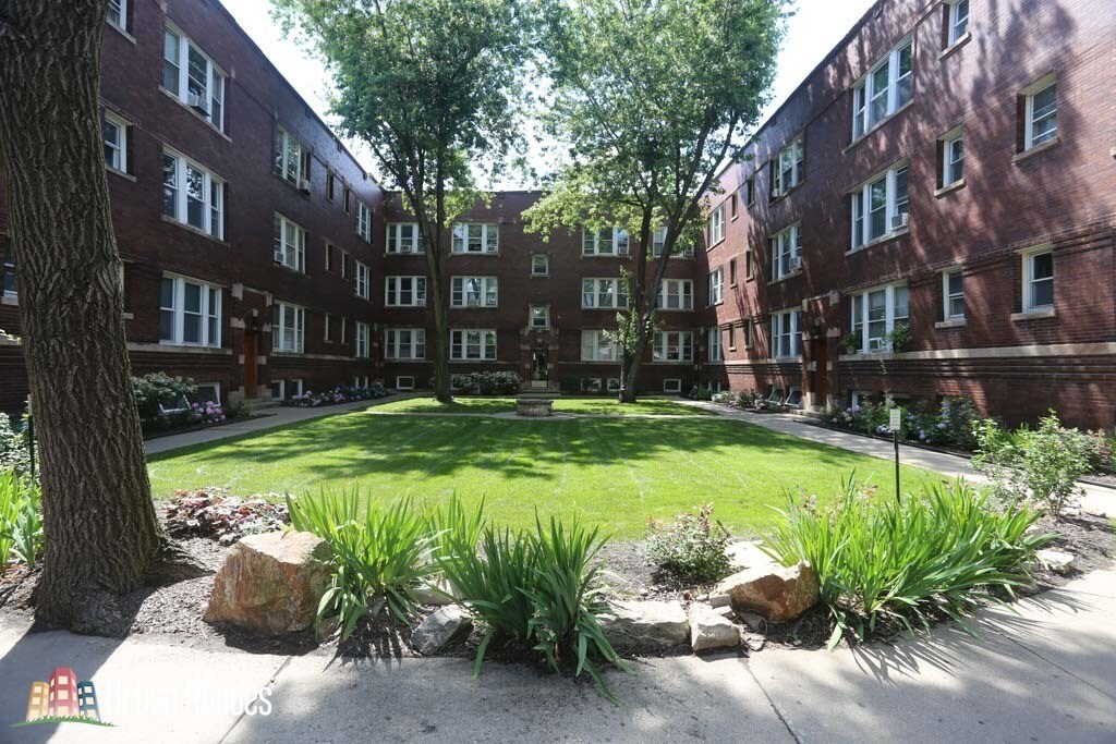 Primary Photo - 4716 N Racine Ave