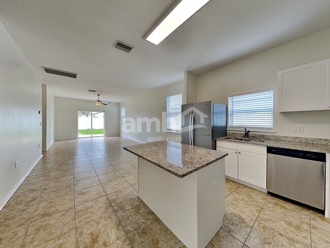 Foto del edificio - 3721 Crystal Dew St