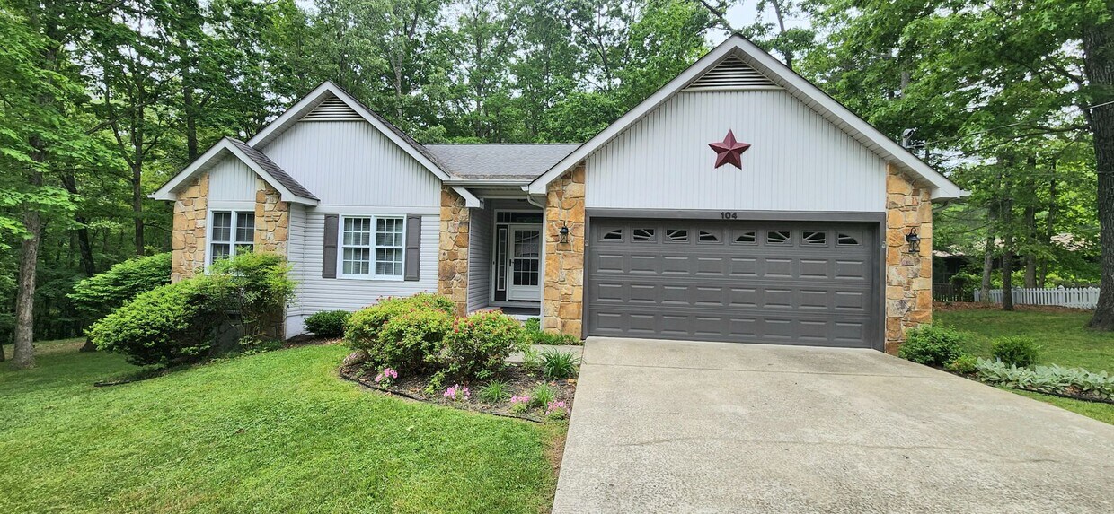 Primary Photo - Beautiful, unfurnished rental perfectly lo...