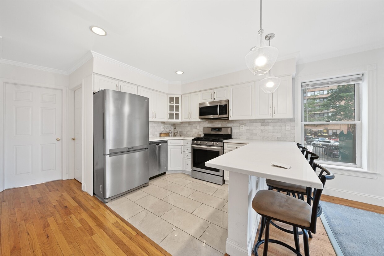 Primary Photo - 2 Mercer St
