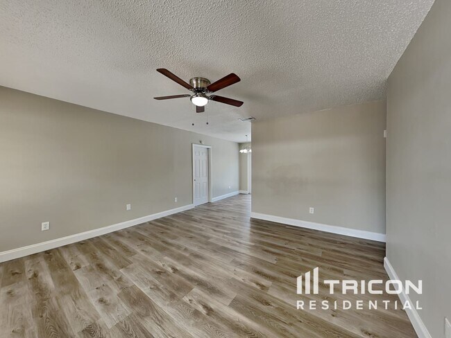 Building Photo - 116 Circle Hill Drive Brandon FL