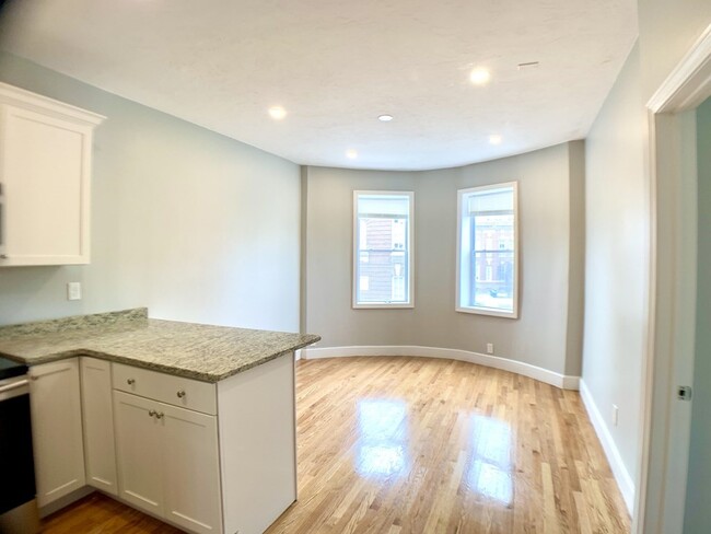 Building Photo - 754 Huntington Ave