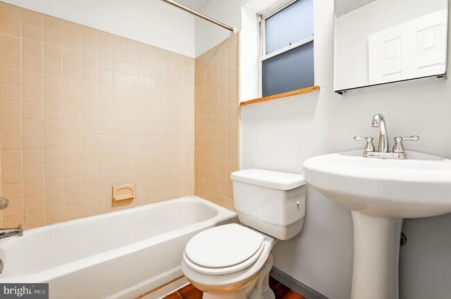 Building Photo - 1327 Snyder Ave