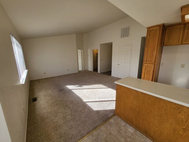 Building Photo - CAB0848>**