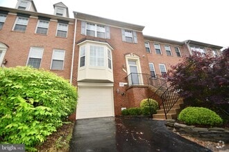 Building Photo - 7411 Gillingham Row