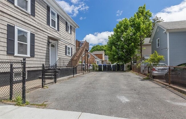 Building Photo - 205 Ives St