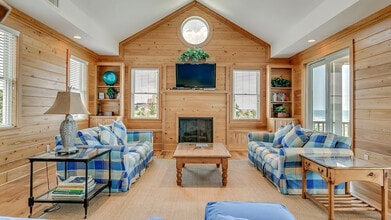 Building Photo - 630 Parker Dr