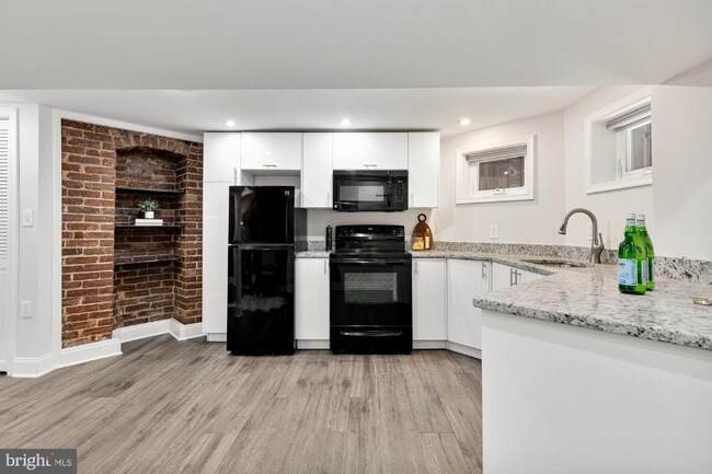 Foto del edificio - 3576 13th St NW