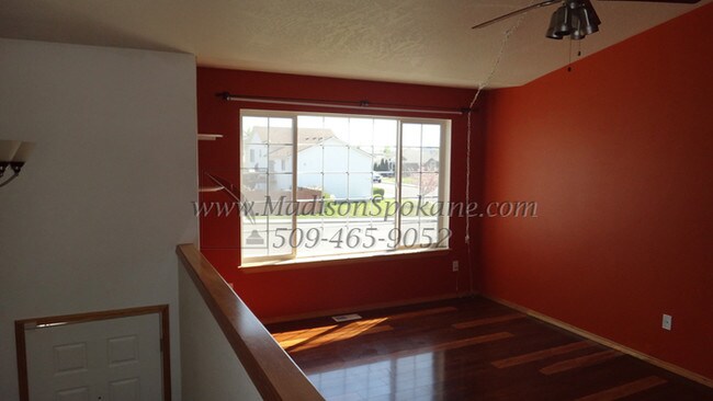 Building Photo - 723 E Tara Lee Ave
