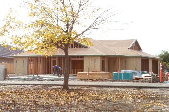Building Photo - 173 E Grand Ave