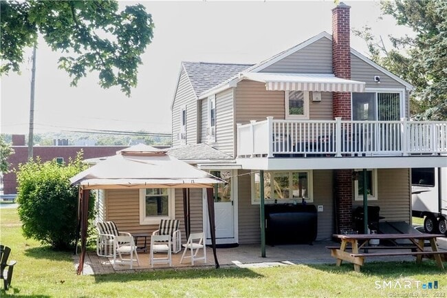 Photo - 7 E Pattagansett Rd (East Lyme, CT) House