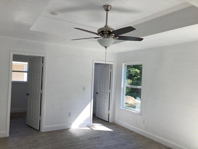 Building Photo - 5262 Montejo Dr