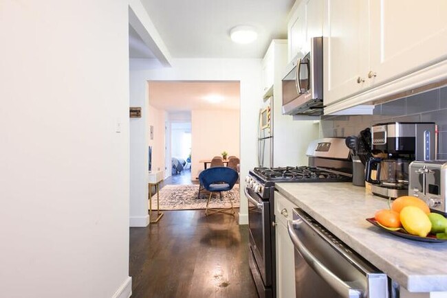 Foto del edificio - 39-3  Newly renovated 3 BR Prime midtown s...