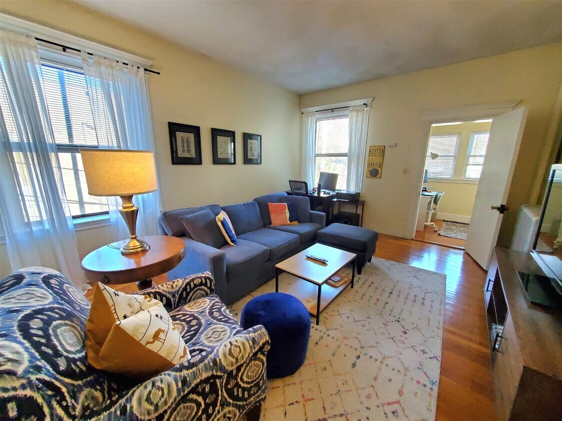 Primary Photo - 1694 Beacon Street Apt #3, Brookline, MA 0...