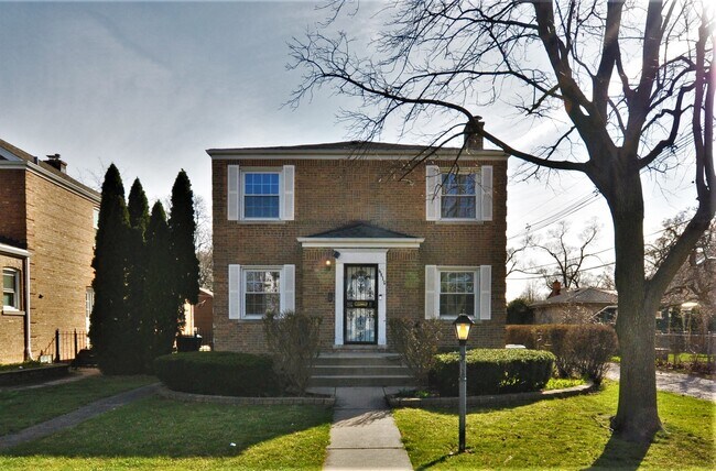 Building Photo - 6815 N Lowell Ave