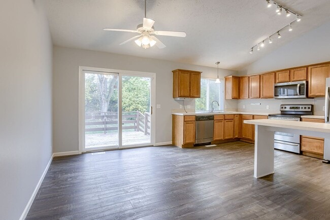 Building Photo - Great 3 Bedroom Near Cunningham Lake!!