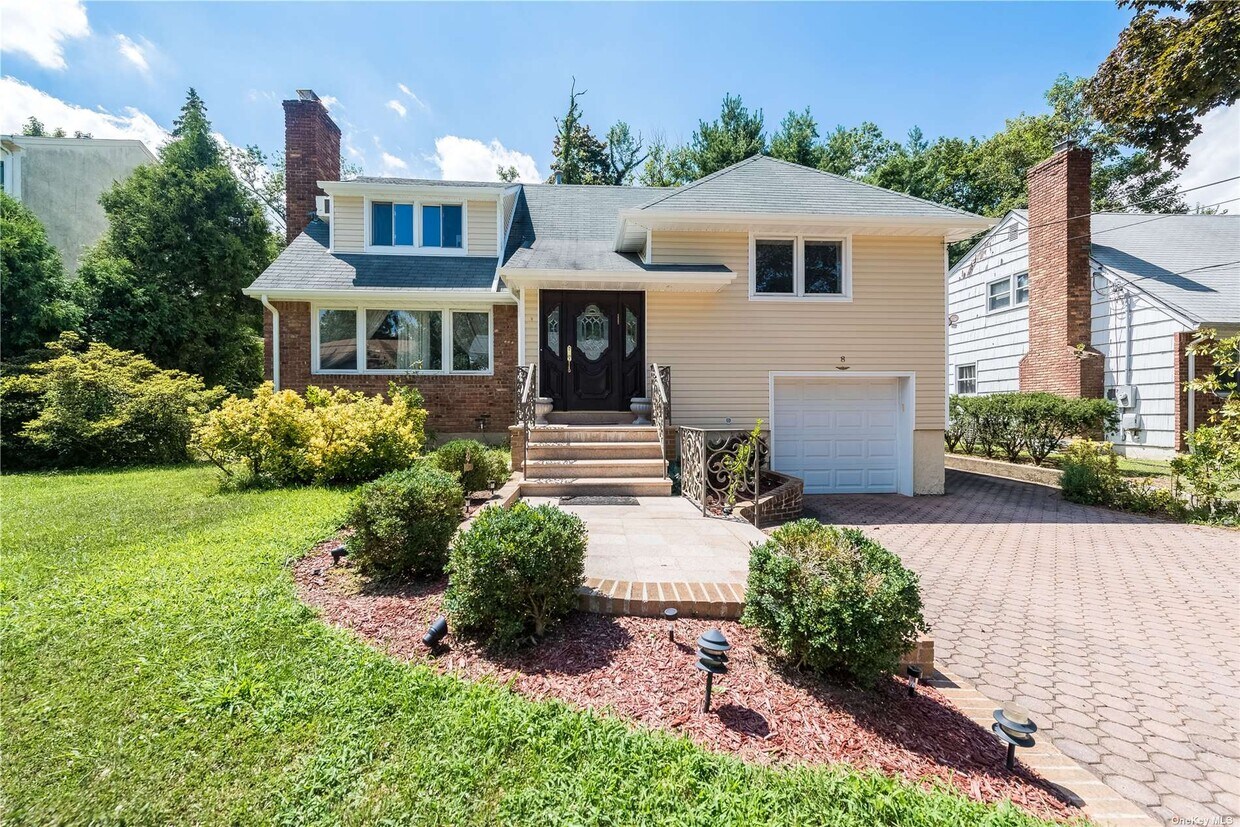 8 Cambridge Rd, Great Neck, NY 11023 House Rental in Great Neck, NY
