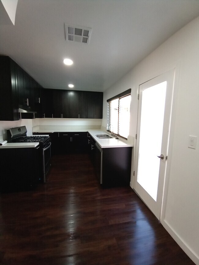 Tobias Villas Apartments in Panorama City, CA