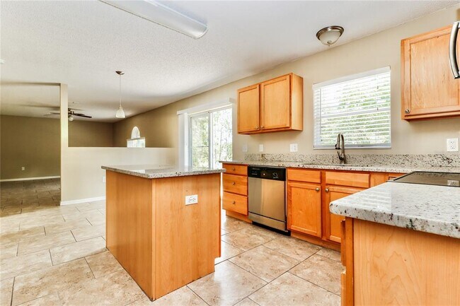 Foto del edificio - 13336 Brewster Rd