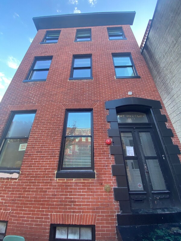 Building Photo - 911 S Ellwood Ave