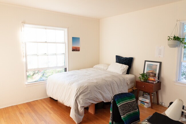 Foto del edificio - 1746 Midvale Ave
