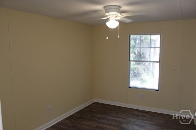 Building Photo - 161 Cherry St