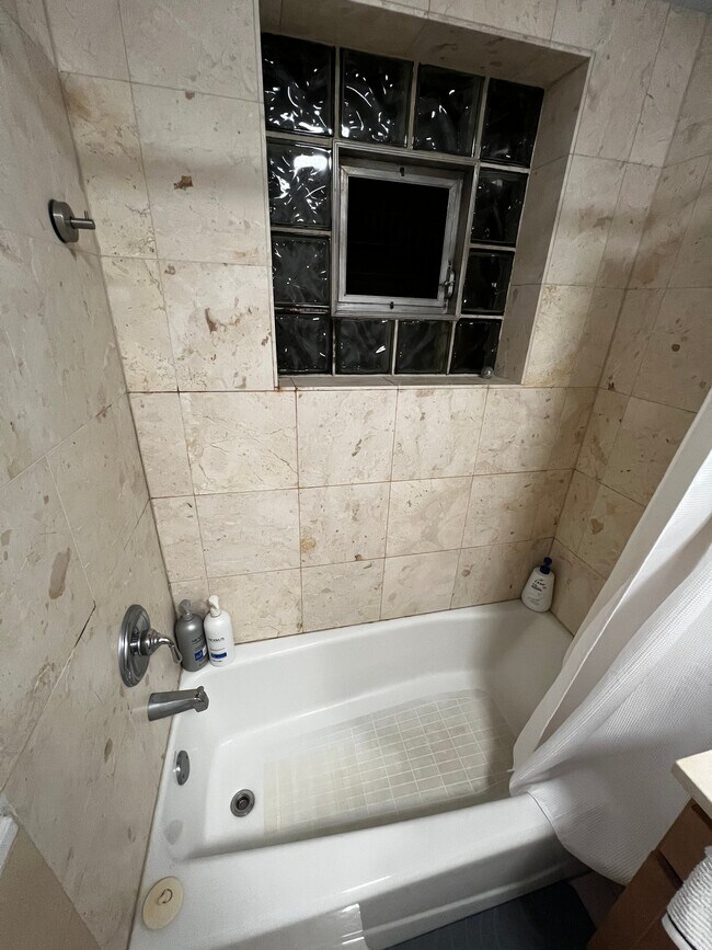 Foto del edificio - 4891 N Ashland Ave
