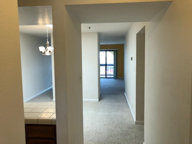 Building Photo - 1 Elm St