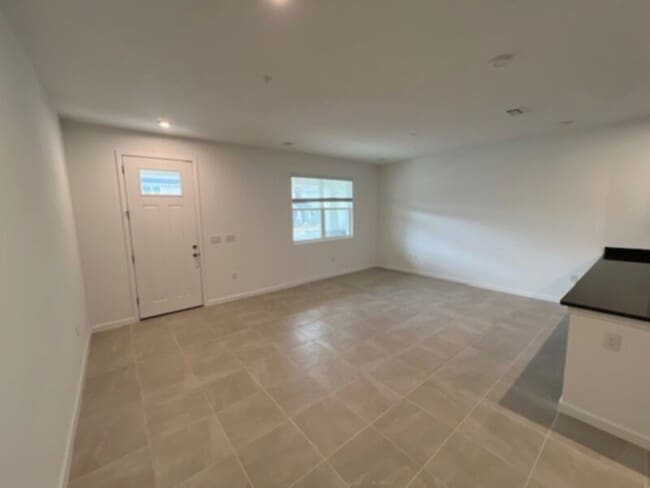 Building Photo - 3 bed 2.5 bath townhome at Gardenia Reserve