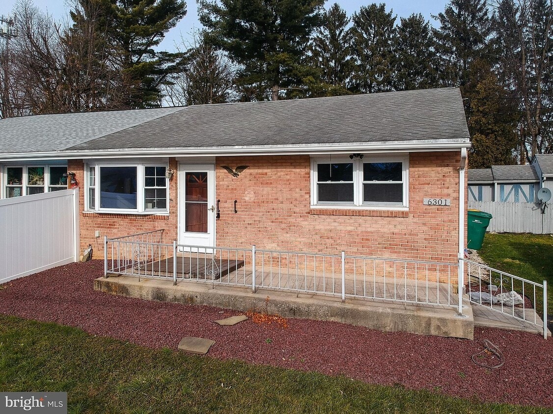 Primary Photo - 6301 Salem Park Cir