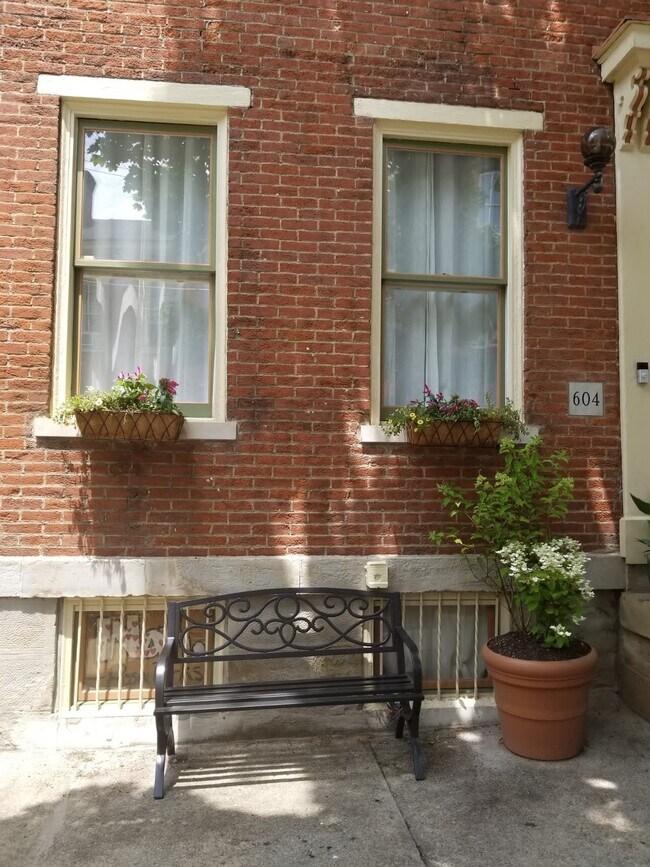 Front view - 604 N Taylor Ave