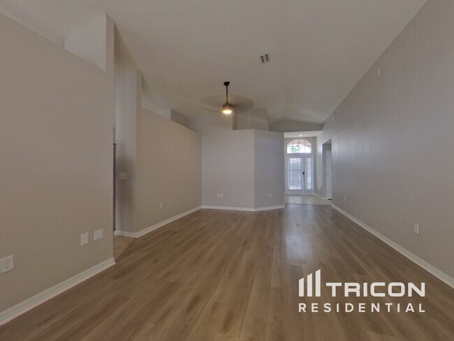 Foto del edificio - 7956 Floradora Dr