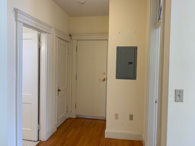 Building Photo - 124 Peterborough St