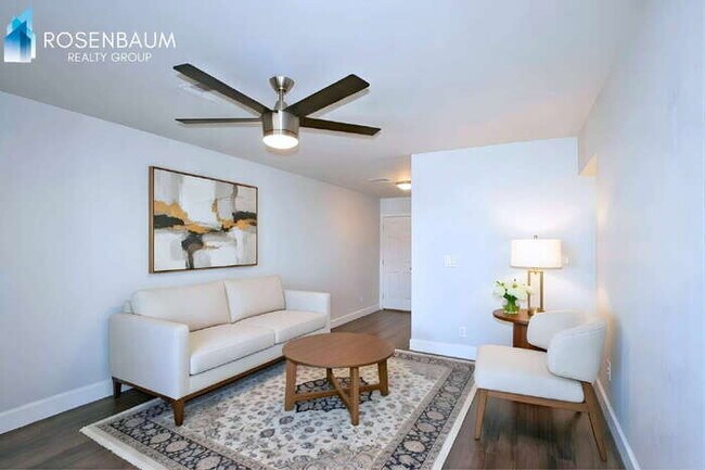 Building Photo - 550 W 9th St