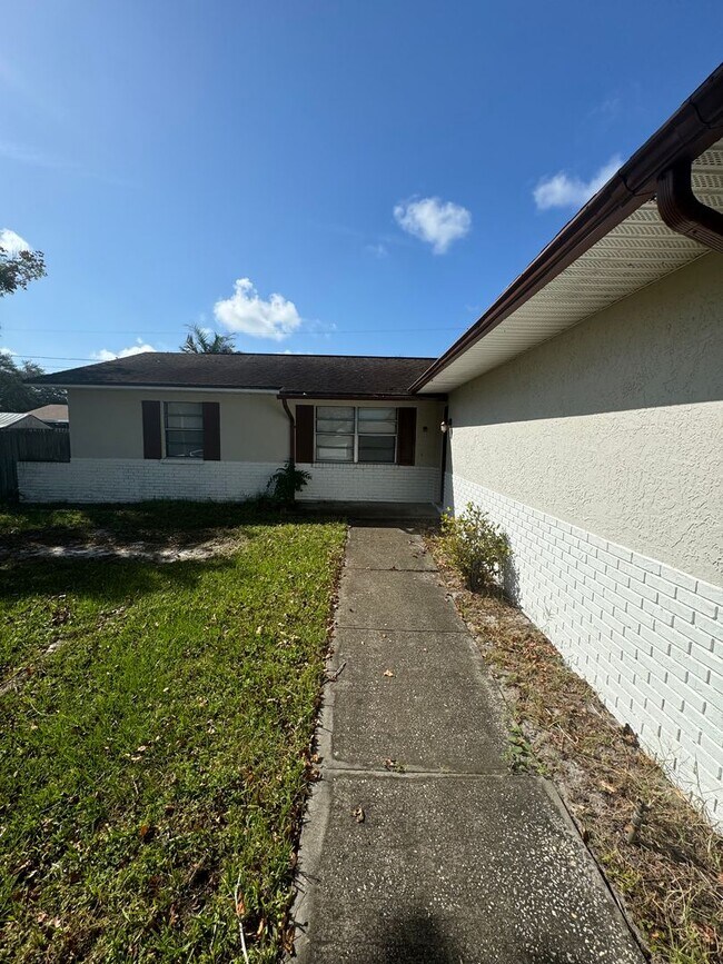 Building Photo - 3br/2ba home in Greentree Park Subdivision