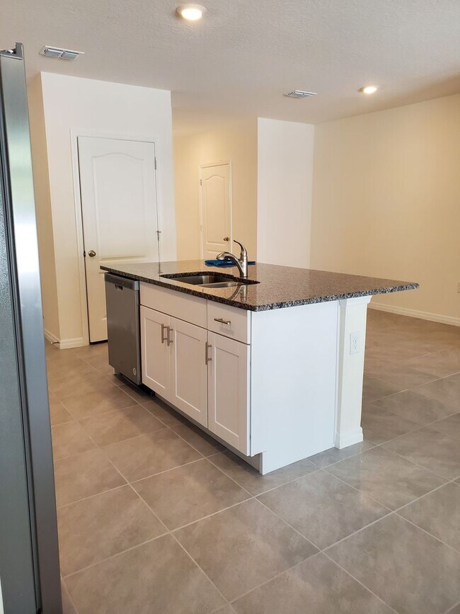 Foto del edificio - Large Port Orange 3/2.5 townhome!