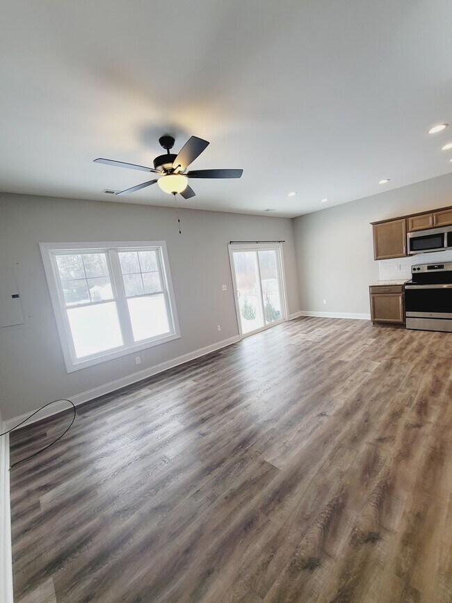 Foto del edificio - 1217 Lockewood Dr