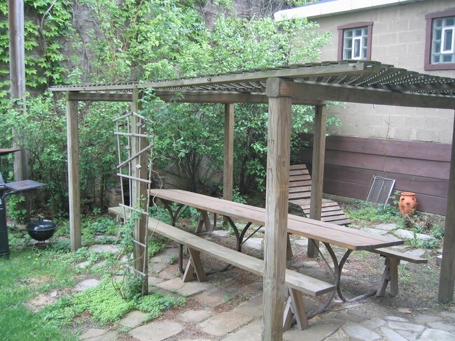 Área de picnic - 1507 N Elston Ave
