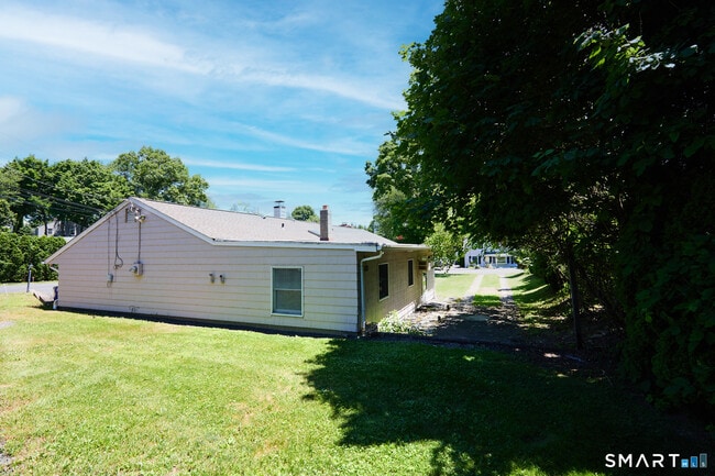 Building Photo - 15 Harvester Rd
