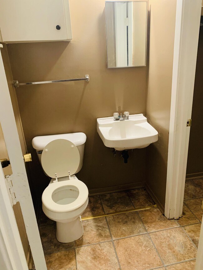 Foto del edificio - 112 E Woodcrest Dr