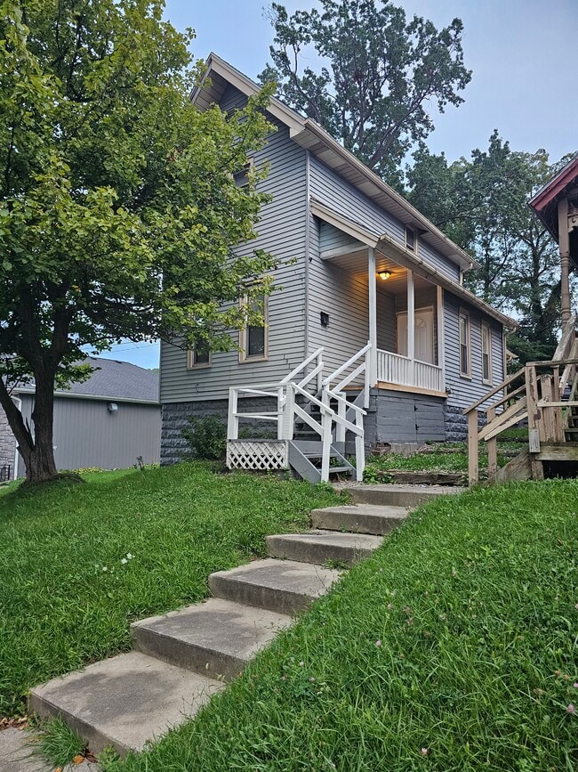Building Photo - 1318 Bridge St