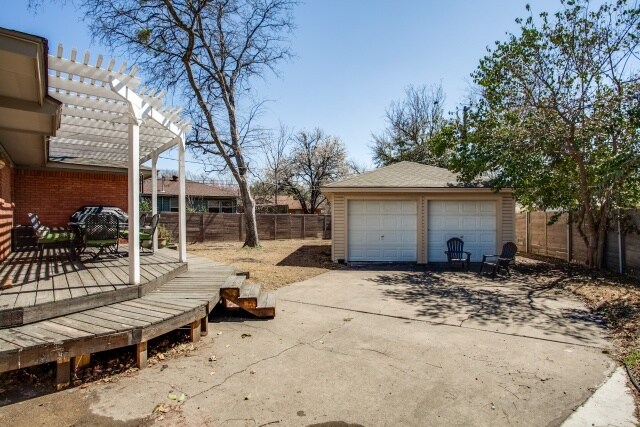 Building Photo - 10616 Lake Haven Dr