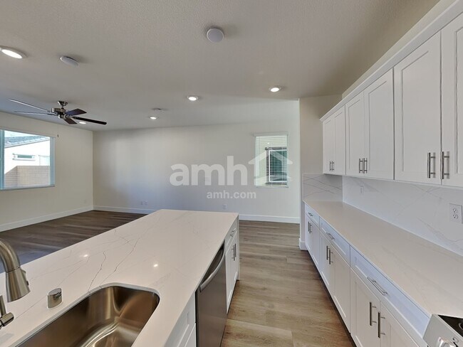Building Photo - 10378 Beaver Tail St
