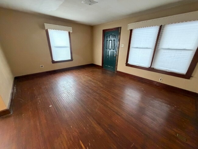 Building Photo - 225 Delaware-