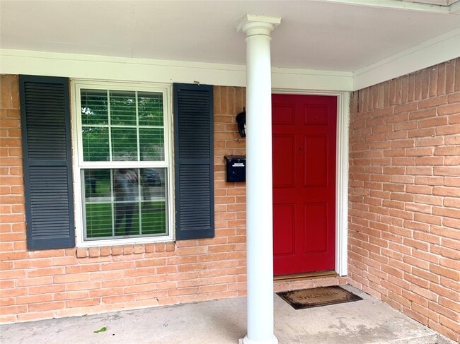 Building Photo - 9634 Fairdale Ln