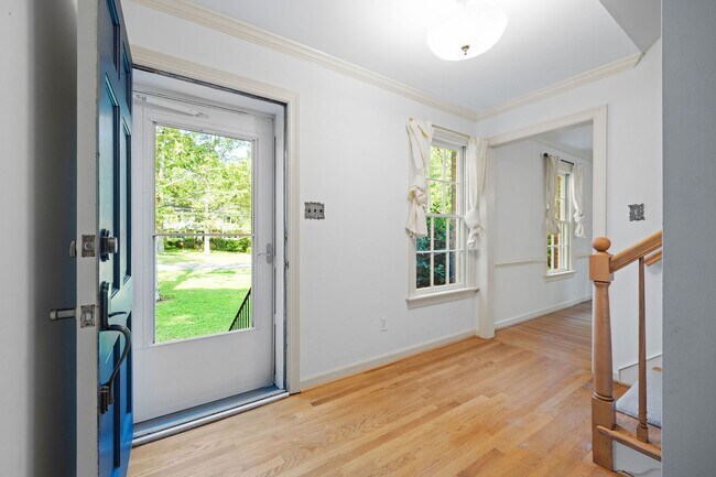 Foto del edificio - 2401 Scarsborough Dr