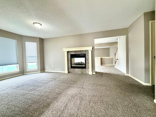Building Photo - 224 N Hedge Ln