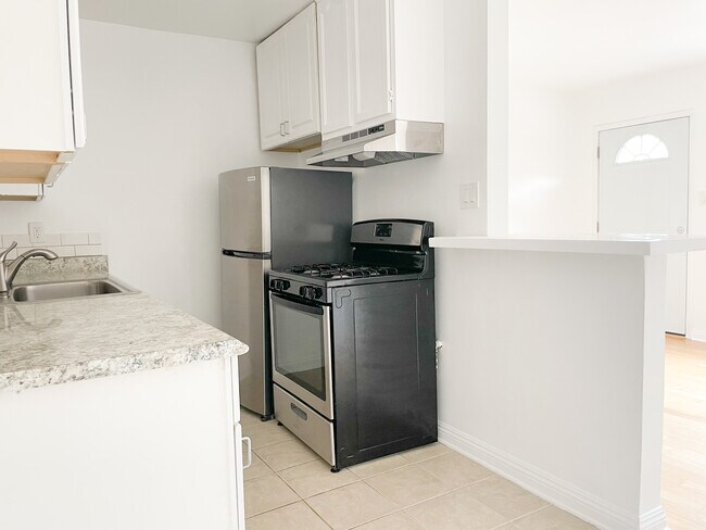 Foto del edificio - 659 E Vernon Ave